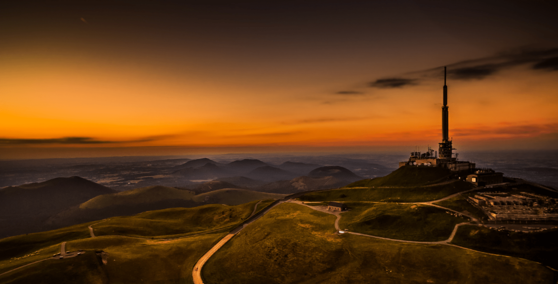 Où admirer les plus beaux couchers de soleil d’hiver sur les volcans d’Auvergne ?